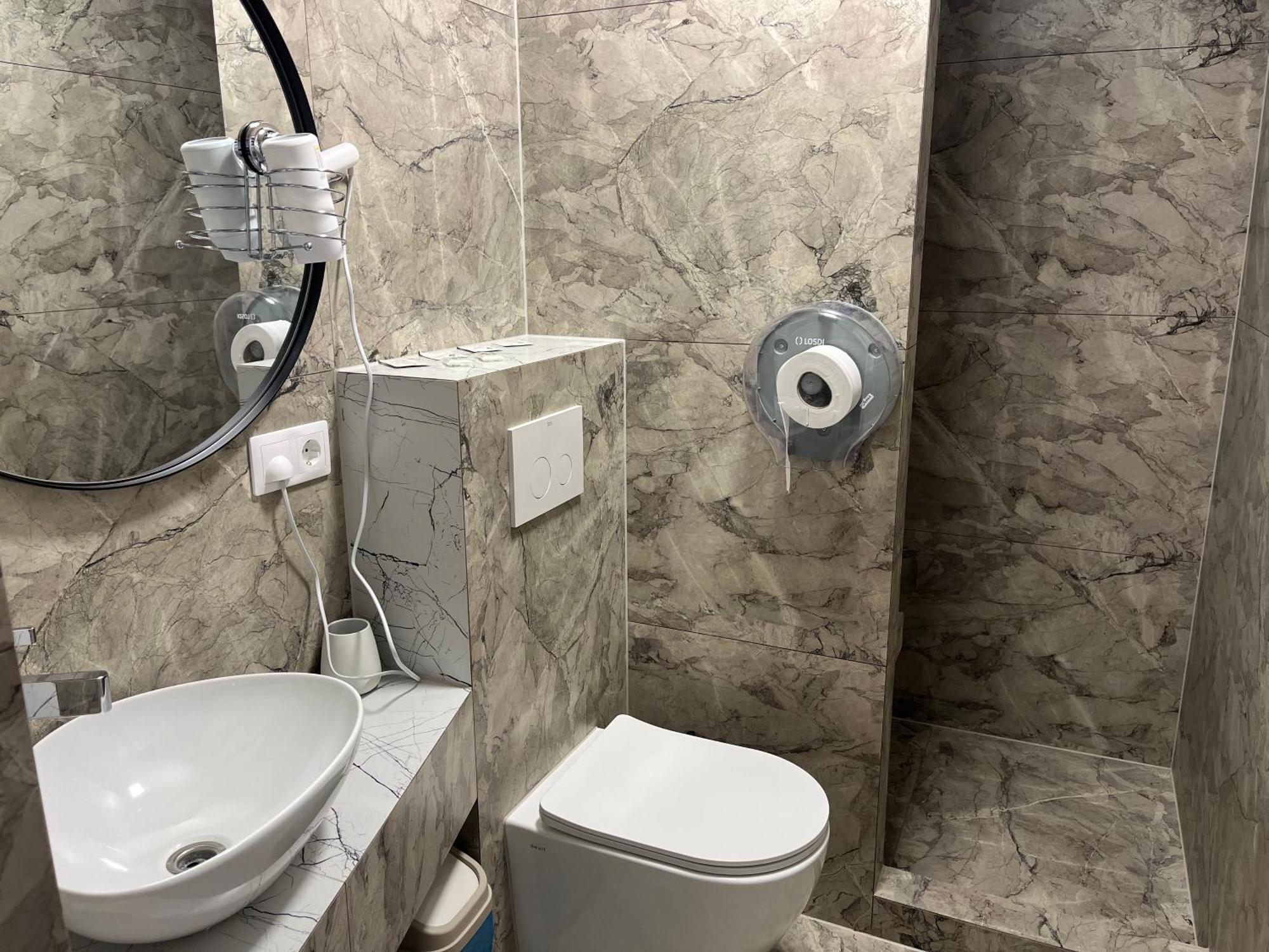 Hotel 77/5 à Chişinău Extérieur photo